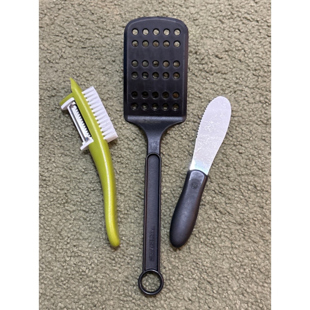 Farberware Spatula Pampered Chef Spreader and Vegetable Peeler Brush Set 3pc